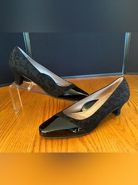 BeautiFeel Black Laverne Chantilly Patterned 2” Heel Pointed Toe Pumps Size 42